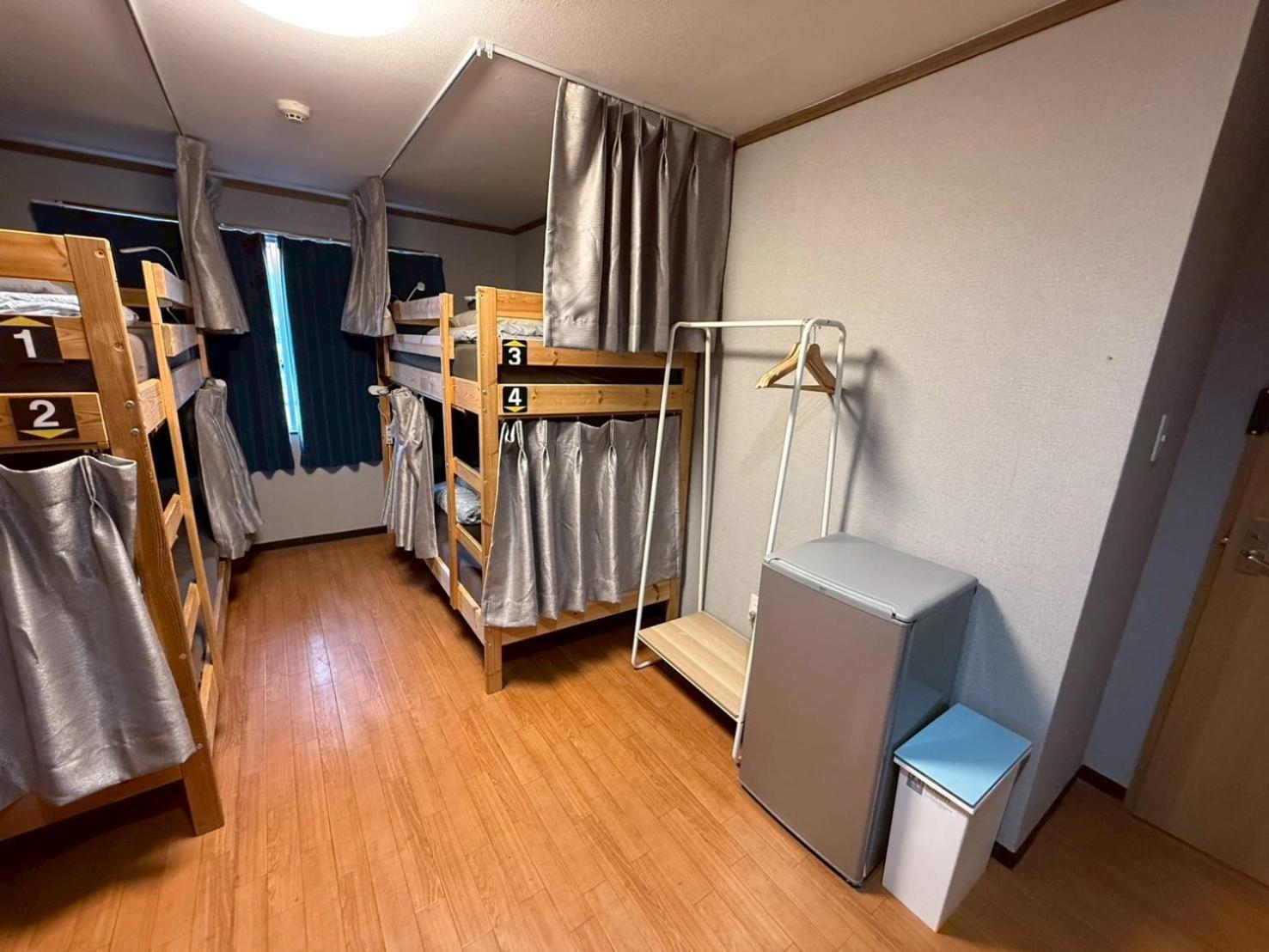 旅馆 House *
