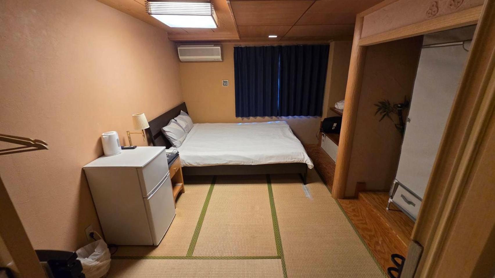 旅馆 House *