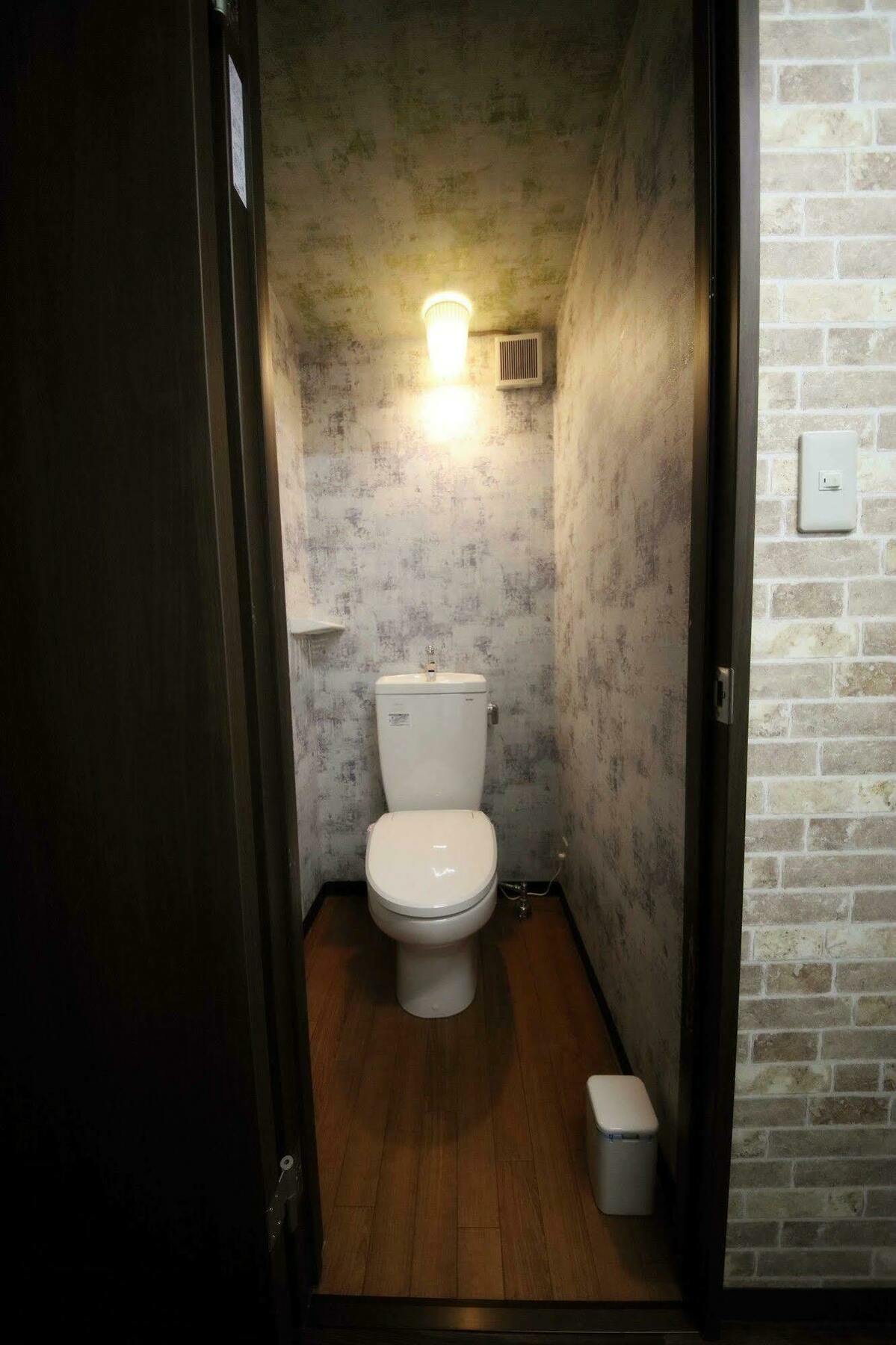 旅馆 House *